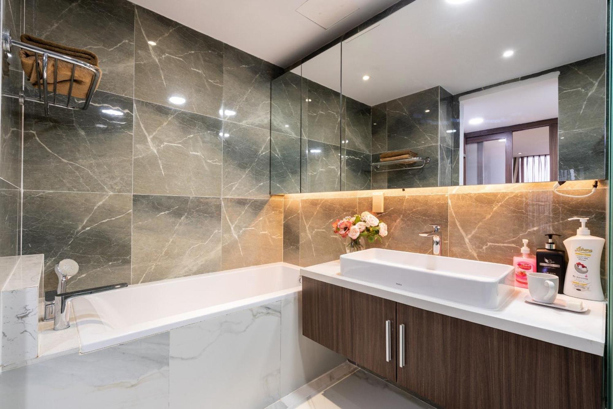 Summerset Apartment- Rivergate District 1 *